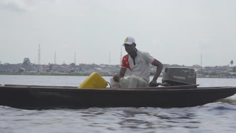 Boot-Auf-Dem-Fluss-Nigeria-06