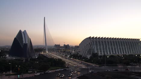 Stadtbild-Von-Valencia-In-Der-Abenddämmerung