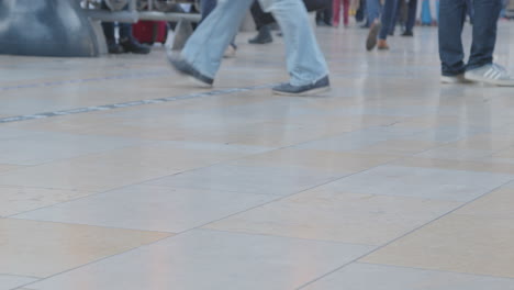 CU-Feet-walking-in-busy-train-station