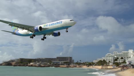 Vuelo-de-Air-Caraibes-que-llega-a-SXM