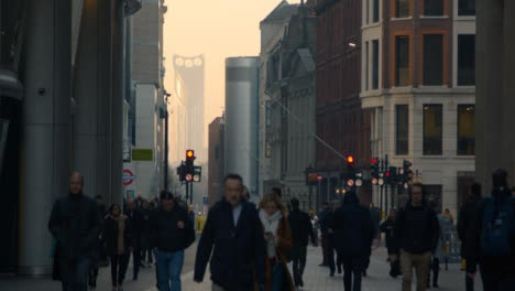 Pedestrians-Walking-In-Busy-London-Street,-Morning