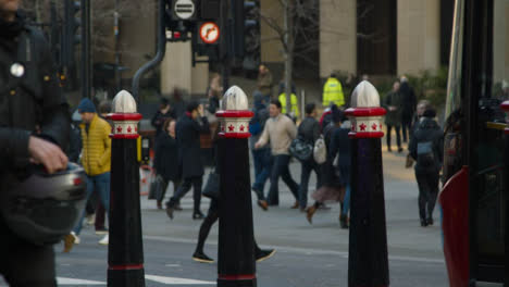 People-And-Traffic-In-A-Busy-London-Street,-Daytime