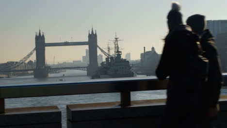 Tower-Bridge-Und-Die-Themse-Von-Der-London-Bridge-Aus-Gesehen