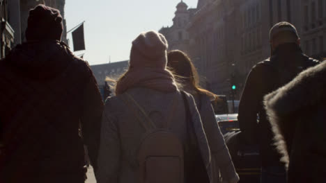 Couple-Walking-on-Busy-London-Street