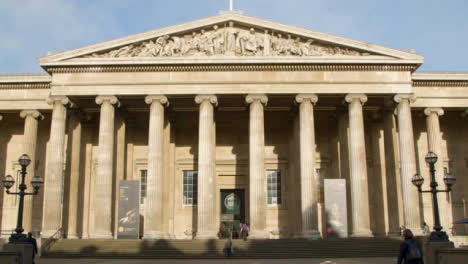 Entrada-principal-en-el-Museo-Británico-de-Londres