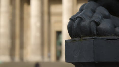 Panning-of-Statue-Detail-Outside-The-British-Museum-London