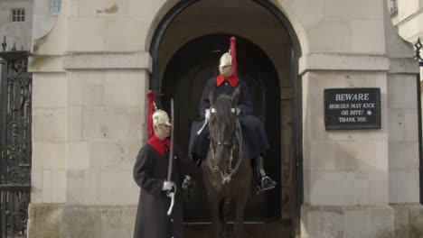Horse-Guards-Der-Haushaltskavallerie-In-Whitehall-Central-London