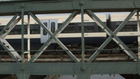Pan-de-Londres-tren-en-puente-ferroviario