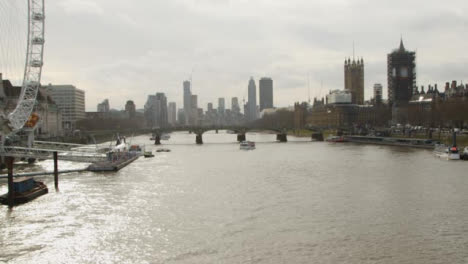 Pan-Of-London-Cityscape-From-The-Río-Thames