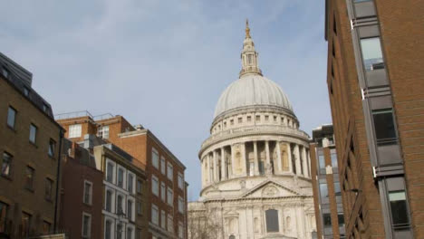 Fußgänger-Kunstwerk-Und-St.-Pauls-Cathedral