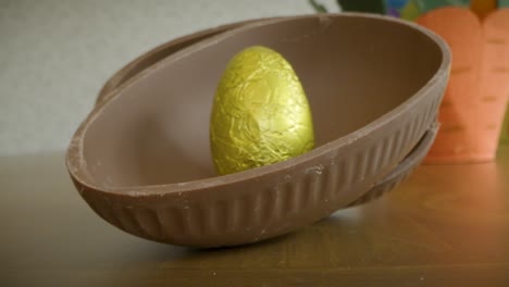 Tracking-out-From-Chocolate-Egg-to-Easter-Scene