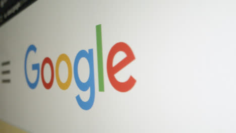 Pan-Of-Google-Logo-Auf-Dem-Bildschirm