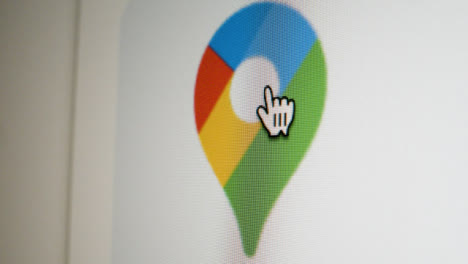 Nahaufnahme-Schwenken-Klicken-Auf-Das-Google-Maps-Symbol-Auf-Dem-Bildschirm