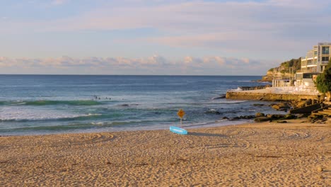 Leerer-Ikonischer-Bondi-Strand