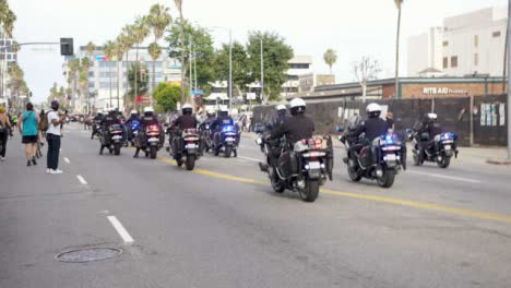 Hollywood-Policía-Motorbikes-During-Protests