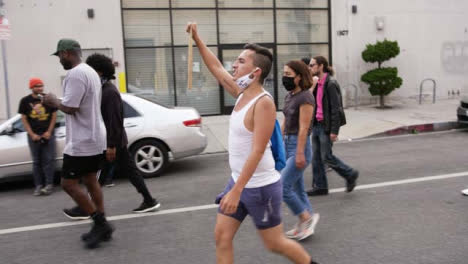 Manifestante-Masculino-De-Hollywood-Gritando-Durante-La-Marcha-De-Protesta