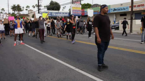 Hollywood-Crowd-of-Protester-Chanting-at-Policía-During-Protest