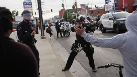 Konfrontation-Der-Hollywood-Polizei-Mit-Demonstranten
