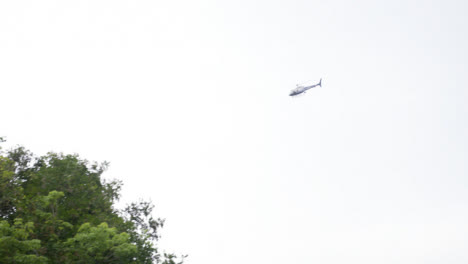 Hollywood-Policía-Helicopter-in-Sky-Circling-Protesters