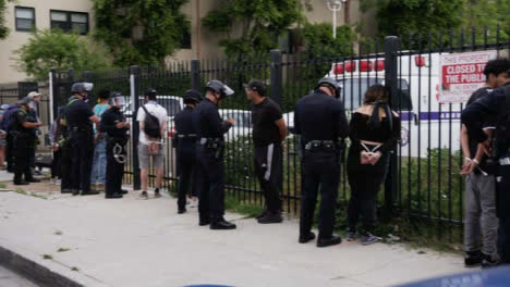 Hollywood-Protesters-Arrested-by-Policía-and-Zip-Tied-against-Fence