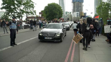 Londoner-Autos-Fahren-Durch-Blm-Protest