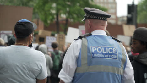 A-Police-Officer-Converses-with-a-BLM-Protestor-in-London