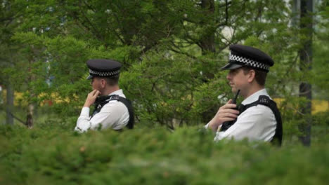 Two-London-Policía-Officers-Monitor-BLM-Protestors