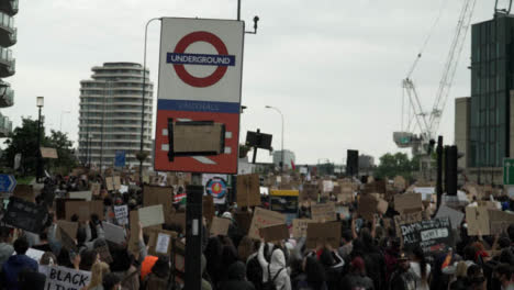 BLM-Protestors-March-Holding-Signs-in-Vauxhall,-London