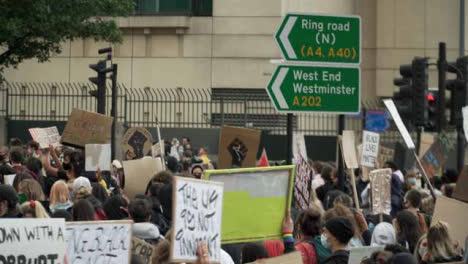 Manifestantes-De-Blm-En-Londres-Marchando-Hacia-Westminster