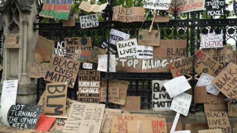 Londres-Rastreando-A-La-Pared-De-Vidas-Negras-Signos-De-Materia