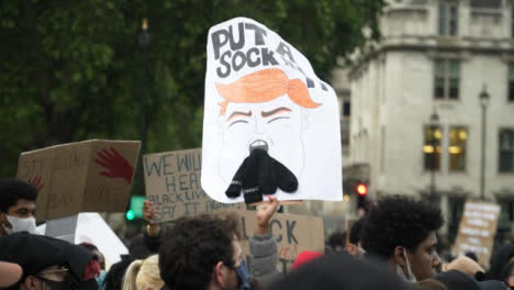 Signo-Anti-Triunfo-De-Londres-Durante-La-Protesta
