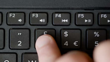 Ansicht-Von-Oben-Finger,-Der-Die-3-Tasten-Tastatur-Drückt