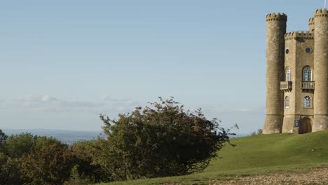 Pan-of-Couple-Taking-Photo-of-Tower