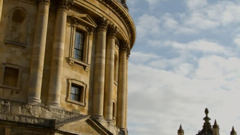 Panning-Shot-of-University-of-Oxfords-Radcliffe-Camera