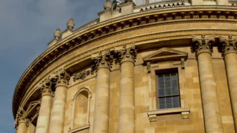 Panning-Shot-of-the-Radcliffe-Camera-Building-at-University-of-Oxford