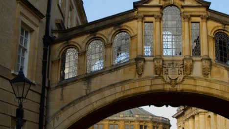 Panning-Shot-of-Hertford-College-Bridge-of-Sighs-and-Sheldonian-Theatre-In-Oxford