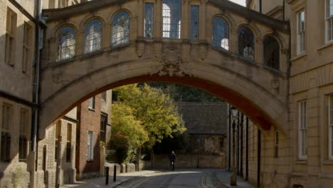 Wide-Shot-of-Cyclist-Riding-Underneath-Bridge-of-Sighs-In-Oxford
