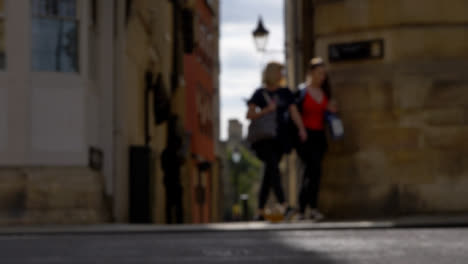 Defocused-Shot-of-Pedestrians-and-Traffic-On-High-Street-In-Oxford-03