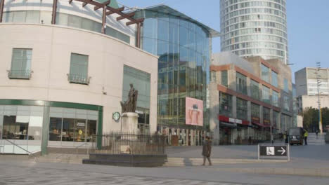 Quiet-Street-at-Entrance-to-Shopping-Mall-in-Morning