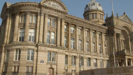 Panning-Shot-of-Birmingham-Museum-and-Art-Gallery