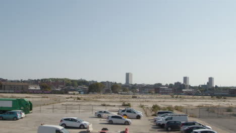 Panning-Shot-of-Cars-Parked-In-Front-of-Desolate-Construcción-Site