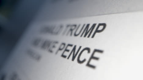 Tracking-Nahaufnahme-Der-Stimme-Für-Donald-Trump-Namen-Auf-Stimmzettel