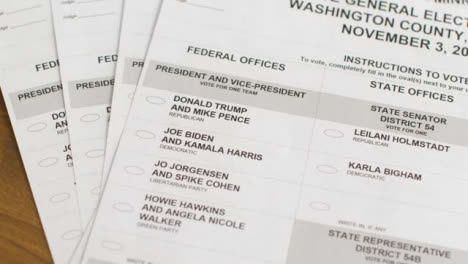 Stimmzettel-Für-Die-US-Wahl-2020-Hautnah