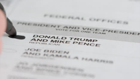 Extreme-Nahaufnahme-Der-Abstimmung-Für-Donald-Trump-Namen-Auf-Stimmzettel