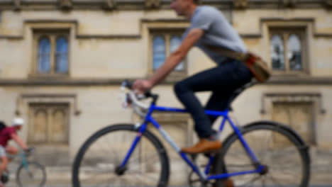 Defocused-Shot-of-Traffic-and-People-Travelling-Down-High-Street-In-Oxford-02