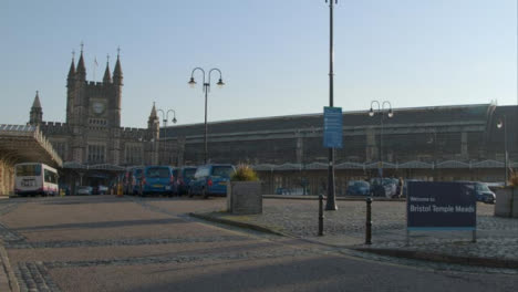 Plano-General-De-La-Entrada-A-La-Estación-De-Tren-De-Bristol-Temple-Meads-En-Bristol,-Inglaterra