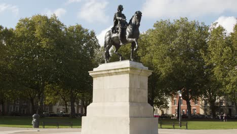 Tilting-Shot-of-Equestrian-Statue-of-William-III-In-Queen-Square-In-Bristol-