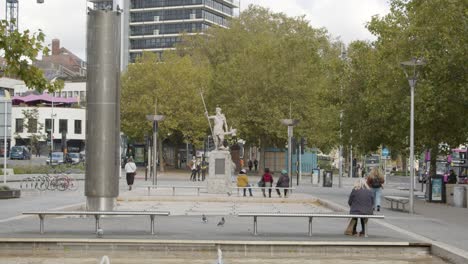 Wide-Shot-of-Neptune-Statue-In-Bristol-England