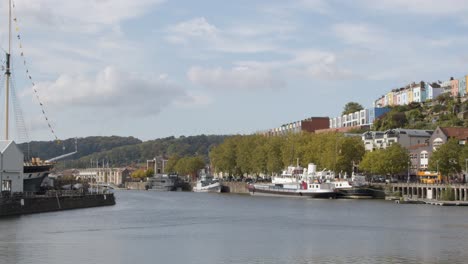 Wide-Shot-of-Boats-Docked-at-Bristol-Harbour-In-Bristol-England