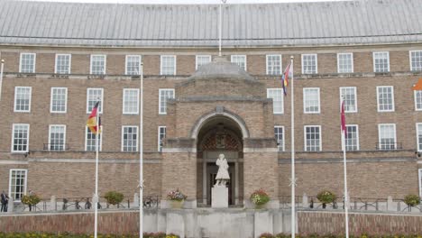 Tracking-Shot-Approaching-John-Cabot-Statue-Outside-Bristol-City-Hall-In-England